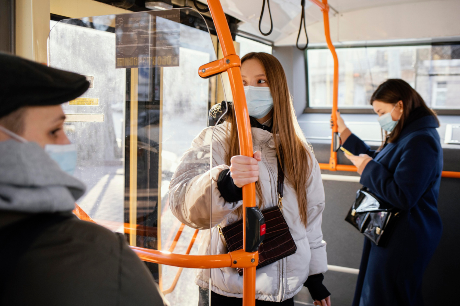 Facinos bus and shuttle: faster passenger flow without tapping cards
