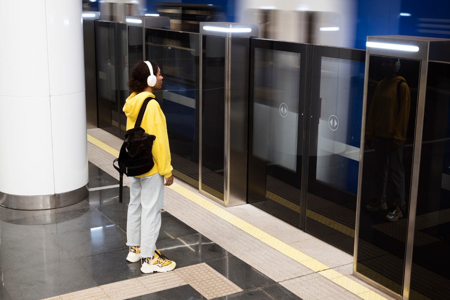 Facinos at metro gates: look-and-go entry with fare charge and digital receipt