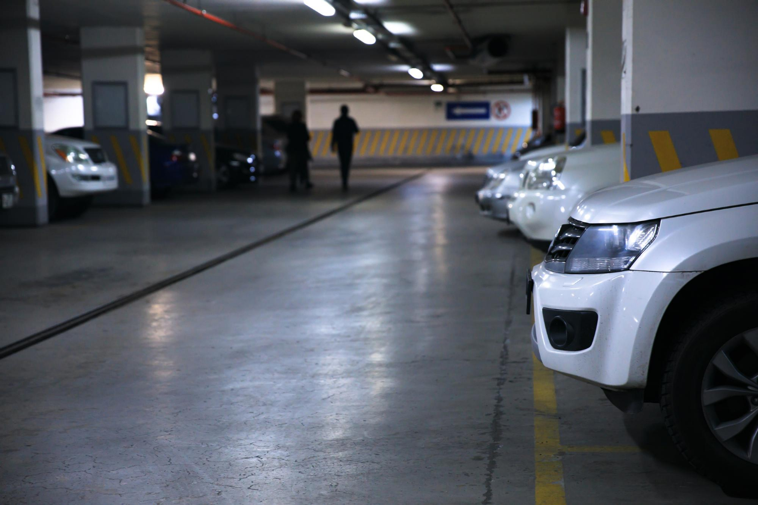 Facinos parking and facilities: gated entry, zone access, and automatic exit payment